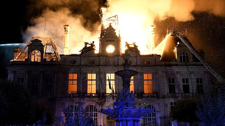 France burning down – Trump warns of similar problems if Democrats win mid-term elections